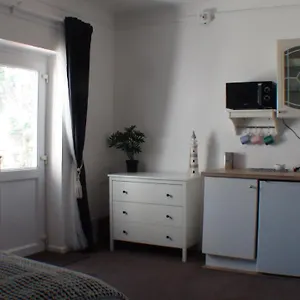 Vernon Flat 2 Guest house